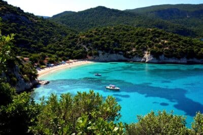 découvrez les charmes cachés de cette lagune de crète, une évasion parfaite en méditerranée